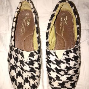 Houndstooth women’s Toms